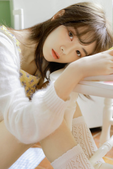 透明比基尼泳衣美女